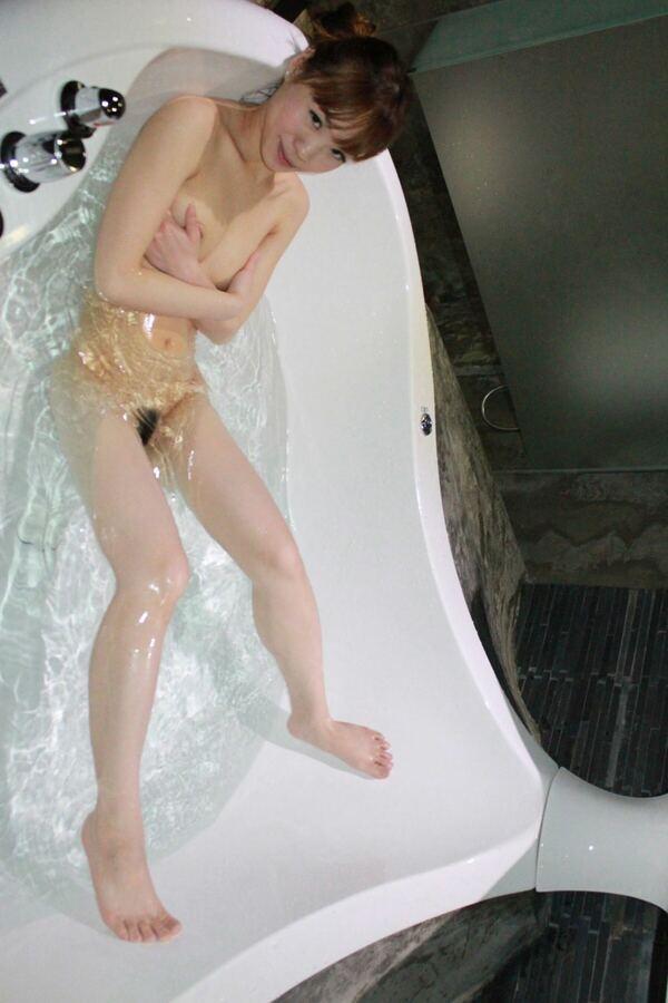 港模人体 港模 Yan Ng 大尺度人体私拍套图